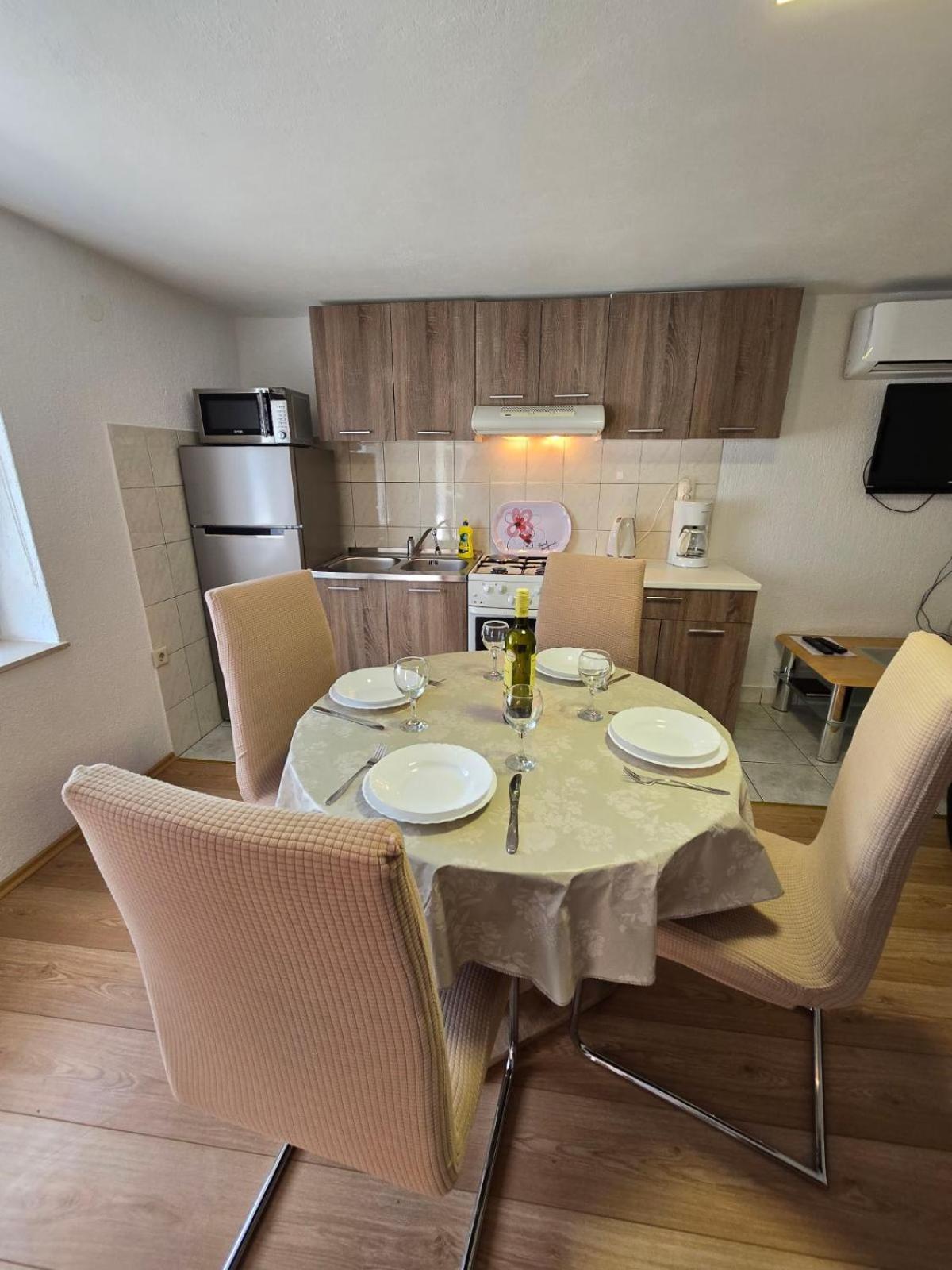 Polje  Apartments Ljubica מראה חיצוני תמונה