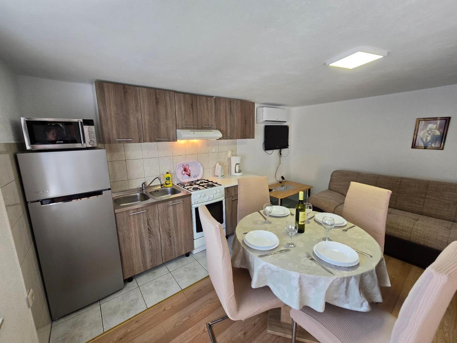 Polje  Apartments Ljubica מראה חיצוני תמונה